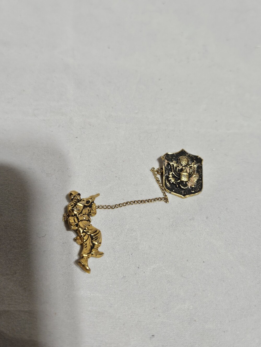 Vintage WWII US Army Infantry Sweetheart Pin Great Seal Shield & Soldier Chain - Picture 9 of 9